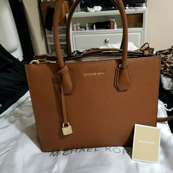 .Michael Kors Other - MK MED SIZE MESSENGER